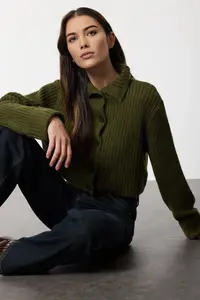 TRENDYOLMİLLA Khaki Crop Soft textured Dog collar Knitwear Cardigan