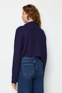 TRENDYOLMİLLA Navy Blue Crop Soft textured Dog collar Knitwear Cardigan - Image 7