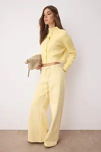 TRENDYOLMİLLA Yellow Crop Soft textured Dog collar Knitwear Cardigan - Image 2