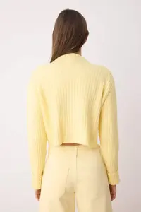 TRENDYOLMİLLA Yellow Crop Soft textured Dog collar Knitwear Cardigan - Image 4