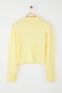 TRENDYOLMİLLA Yellow Crop Soft textured Dog collar Knitwear Cardigan - Image 6