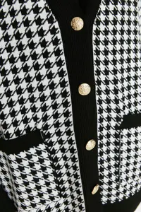 TRENDYOLMİLLA Black Wide Pattern Crowbar Knitwear Cardigan - Image 4