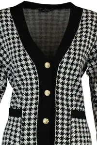 TRENDYOLMİLLA Black Wide Pattern Crowbar Knitwear Cardigan - Image 8