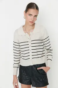TRENDYOLMİLLA Beige Polo Shirt Collar Knitwear Cardigan - Image 2