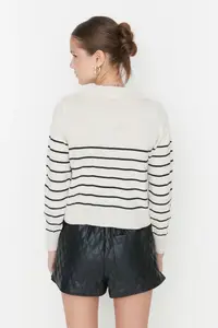 TRENDYOLMİLLA Beige Polo Shirt Collar Knitwear Cardigan - Image 5
