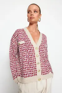 TRENDYOLMİLLA Beige Wide Pattern Knitwear Cardigan - Image 4