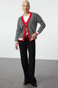 TRENDYOLMİLLA Red Wide Pattern Knitwear Cardigan - Image 2