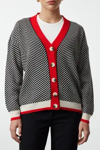 TRENDYOLMİLLA Red Wide Pattern Knitwear Cardigan - Image 4