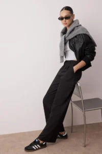 TRENDYOLMİLLA Black Wide Leg/Wide Leg Pilili Weaving Dress Pants - Image 2