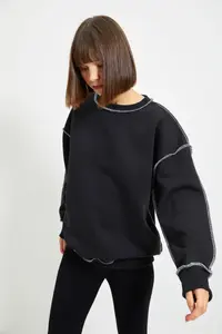 TRENDYOLMİLLA Black Oversized/Wide Pattern Square Stitched Thick Fleece Inside Knitting Sweatshirt