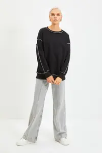 TRENDYOLMİLLA Black Oversized/Wide Pattern Square Stitched Thick Fleece Inside Knitting Sweatshirt - Image 6
