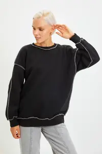 TRENDYOLMİLLA Black Oversized/Wide Pattern Square Stitched Thick Fleece Inside Knitting Sweatshirt - Image 7
