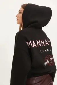 TRENDYOLMİLLA Black Back Print Detailed Hooded Thick Fleece Inside Knitting Sweatshirt - Image 3