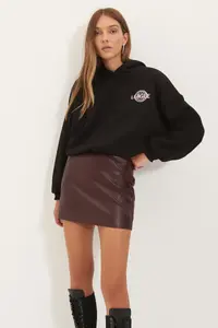 TRENDYOLMİLLA Black Back Print Detailed Hooded Thick Fleece Inside Knitting Sweatshirt - Image 4