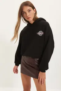 TRENDYOLMİLLA Black Back Print Detailed Hooded Thick Fleece Inside Knitting Sweatshirt - Image 5