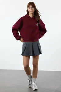 TRENDYOLMİLLA Burgundy Back Print Detailed Hooded Thick Fleece Lined Knitting Sweatshirt - Image 2
