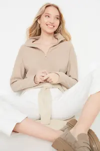TRENDYOLMİLLA Beige Thessaloniki/Knitwear look Zippered Collar Regular/Normal Pattern Knitting Sweatshirt - Image 5