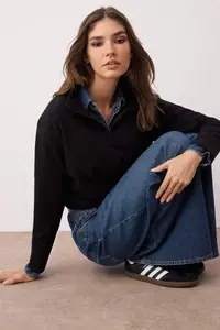 TRENDYOLMİLLA Black Thessaloniki/Knitwear look Zippered Collar Regular/Normal Pattern Knitting Sweatshirt - Image 2