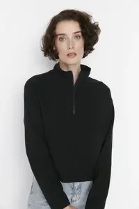 TRENDYOLMİLLA Black Thessaloniki/Knitwear look Zippered Collar Regular/Normal Pattern Knitting Sweatshirt - Image 7