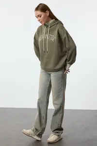 TRENDYOLMİLLA Khaki Thick Fleece Lined Knitwear Tape Detailed Hooded Knitting Sweatshirt - Image 2