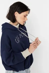 TRENDYOLMİLLA Navy Blue Thick Fleece Lined Knitwear Tape Detailed Hooded Knitting Sweatshirt - Image 3