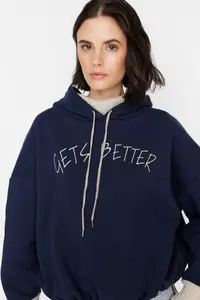 TRENDYOLMİLLA Navy Blue Thick Fleece Lined Knitwear Tape Detailed Hooded Knitting Sweatshirt - Image 4