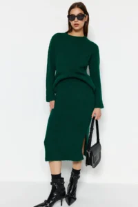 TRENDYOLMİLLA Emerald Green Soft textured Knitwear Top and Bottom Set - Image 3