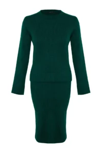TRENDYOLMİLLA Emerald Green Soft textured Knitwear Top and Bottom Set - Image 6