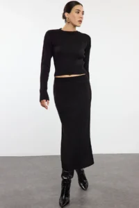 TRENDYOLMİLLA Black Crop Etekli Knitwear Bottom - Top Set - Image 2