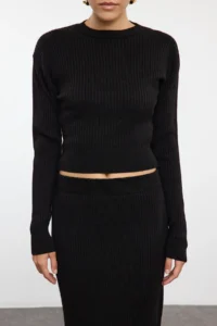 TRENDYOLMİLLA Black Crop Etekli Knitwear Bottom - Top Set - Image 3