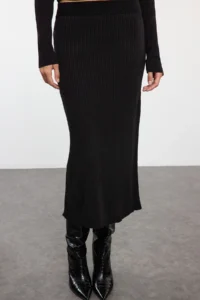 TRENDYOLMİLLA Black Crop Etekli Knitwear Bottom - Top Set - Image 4