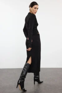 TRENDYOLMİLLA Black Crop Etekli Knitwear Bottom - Top Set - Image 5