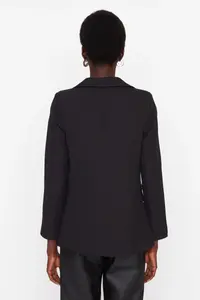 TRENDYOLMİLLA Black Weaving Lined Single Button Closure Blazer Jacket - Image 4