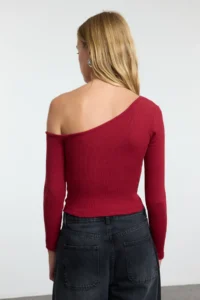 TRENDYOLMİLLA Burgundy Fitted Asymmetric Collar off shoulder Ribbed Knitting Blouse - Image 5