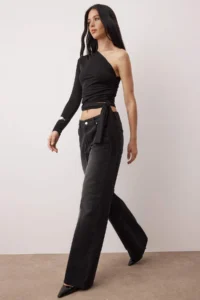 TRENDYOLMİLLA Black Fitted Binding Detailed Single Arm Crop Flexible Knitting Blouse - Image 2