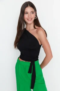 TRENDYOLMİLLA Black Fitted Binding Detailed Single Arm Crop Flexible Knitting Blouse - Image 8