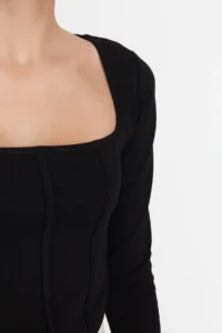 TRENDYOLMİLLA Black Piping Detailed Square Neck Fitted Crop interlock Knitting Blouse - Image 3
