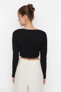 TRENDYOLMİLLA Black Piping Detailed Square Neck Fitted Crop interlock Knitting Blouse - Image 5