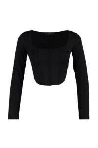 TRENDYOLMİLLA Black Piping Detailed Square Neck Fitted Crop interlock Knitting Blouse - Image 7