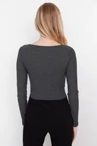 TRENDYOLMİLLA Anthracite Button Detailed Square Neck Fitted Ribbed Flexible Crop Knitting Blouse - Image 5