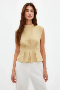TRENDYOLMİLLA Beige Crew Neck Sleeveless Weaving Blouse