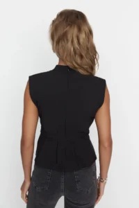 TRENDYOLMİLLA Black Crew Neck Sleeveless Weaving Blouse - Image 10