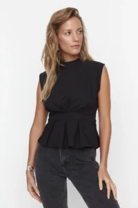 TRENDYOLMİLLA Black Crew Neck Sleeveless Weaving Blouse - Image 6