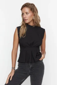 TRENDYOLMİLLA Black Crew Neck Sleeveless Weaving Blouse - Image 7