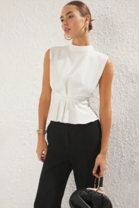TRENDYOLMİLLA White Weaving Crew Neck Sleeveless Blouse - Image 2