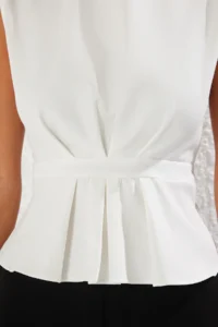 TRENDYOLMİLLA White Weaving Crew Neck Sleeveless Blouse - Image 3