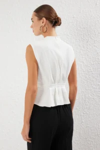 TRENDYOLMİLLA White Weaving Crew Neck Sleeveless Blouse - Image 4