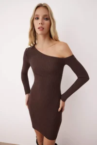 TRENDYOLMİLLA Brown Fitted Asymmetric Collar Mini Ribbed Flexible Knitting Pen Dress - Image 2
