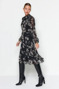 TRENDYOLMİLLA Black Floral Siphon Lined Weaving Winter Dress - Image 3