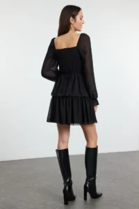 TRENDYOLMİLLA Black Frilly Mini Lined Siphon Flight Flight Weaving Dress - Image 5